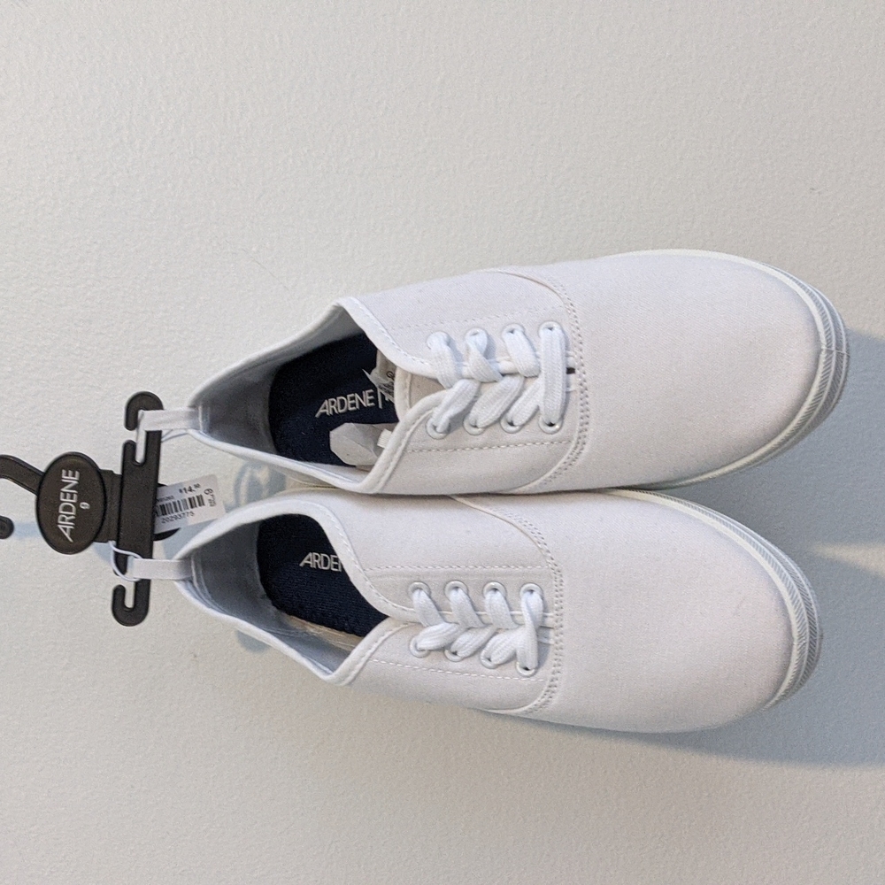 Ardene|Mat+ Woman's White Yoga Flats Size 9
